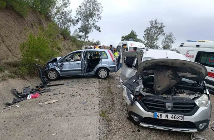 Osmaniye’de otomobil ile ticari araç çarpıştı: 6 yaralı
