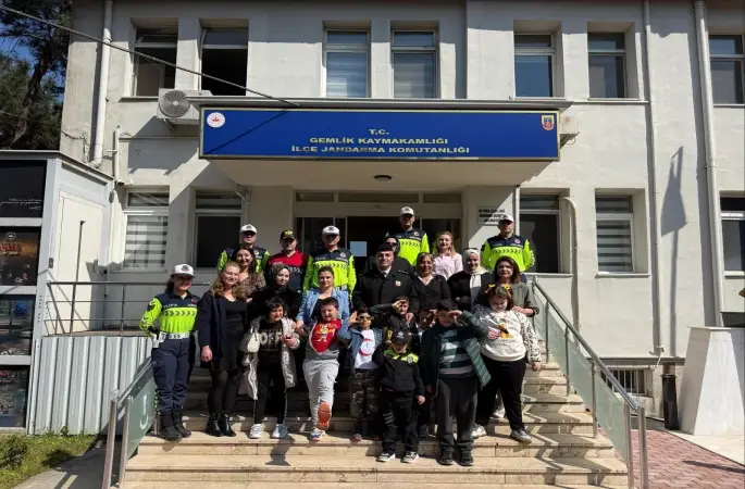 Otizm farkındalığı için jandarmayı ziyaret ettiler
