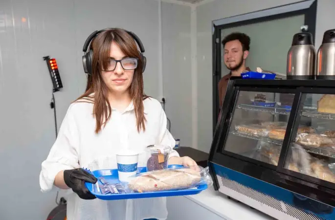 Otizmin zorluklarını yaşayarak öğrendiler
