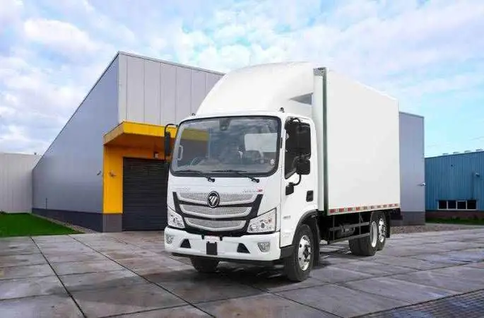 Otokar'ın 30.000'inci Sultan Otobüsü ile 5.000’inci Atlas Kamyonu üretim bandından indi