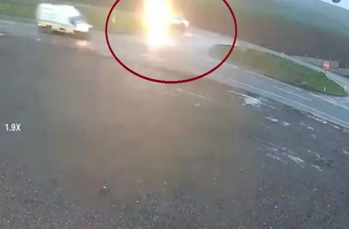 Otomobil ile hafif ticari aracın çarpıştığı kazada 4 yaralı
