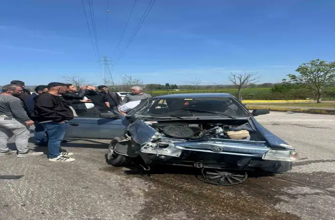 Otomobil ile otobüs çarpıştı: 1 yaralı
