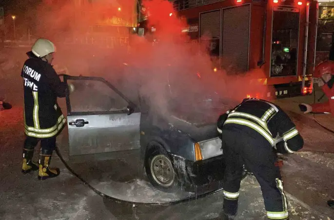 Otomobili küle dönmekten itfaiye kurtardı
