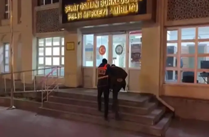 Otomobilin lastiğini kestikten sonra kayıplara karışan şahıs yakalandı
