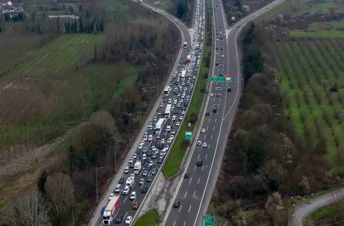 Otoyolda bayram yoğunluğu artarak devam ediyor
