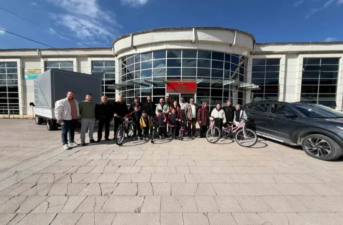 Ovacıklı öğrencilerin yüzü bisiklet desteğiyle güldü
