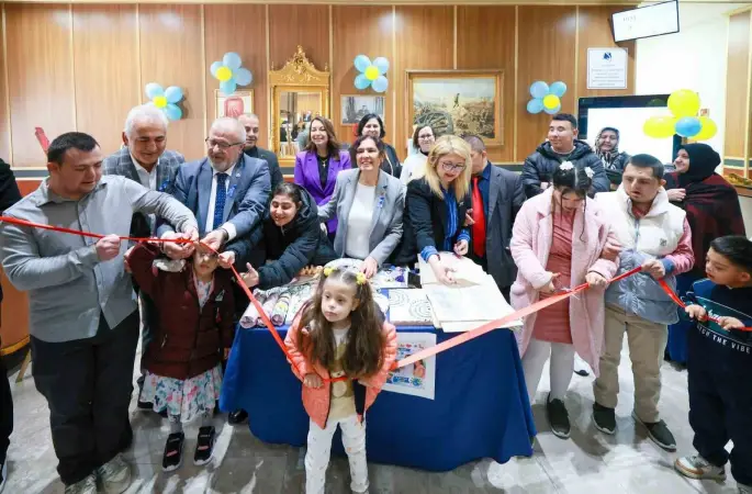 Özel ihtiyaçlı bireylerin eserleri sergilendi

