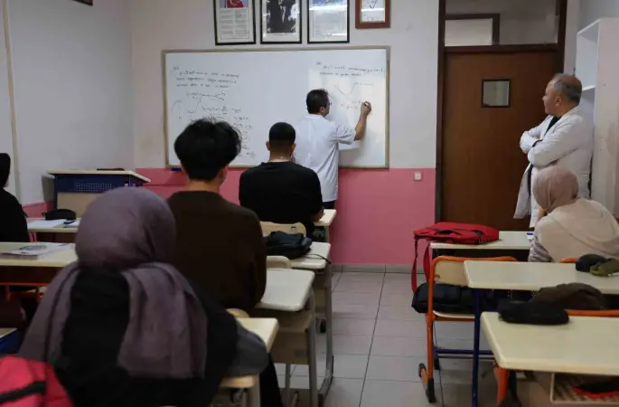 Özenti davranışta süreklilik kişilik bozukluğunun habercisi olabilir
