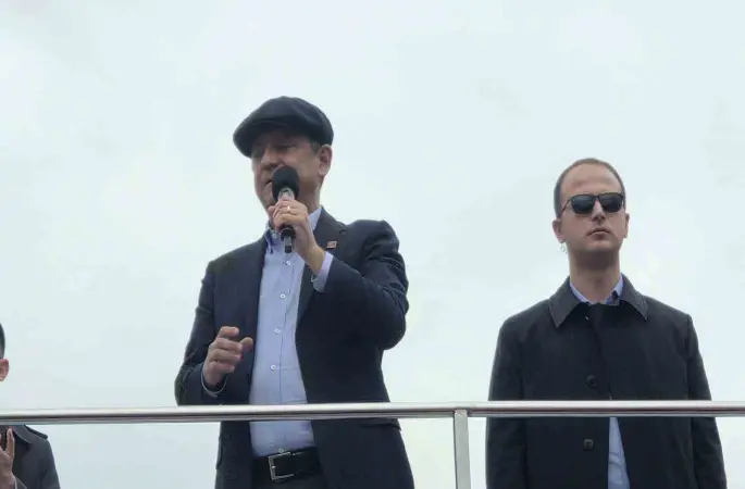 Özgür Özel, Kütahya’da "Millet İradesine Sahip Çıkıyor" mitinginde konuştu
