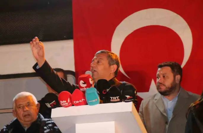 Özgür Özel: "Tanju’yla gurur duyuyoruz"
