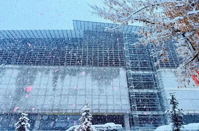 Patnos’ta sıcak hava yerini kar yağışına bıraktı
