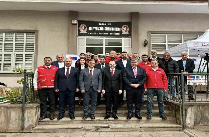 Payas’ta arıcılara malzeme desteği sağlandı
