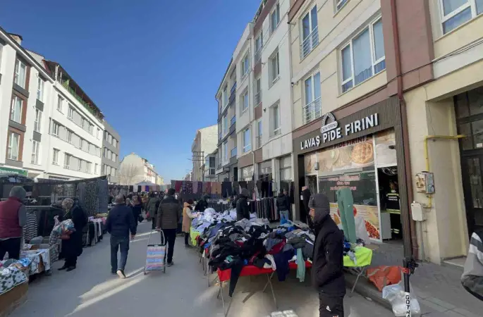 Pazar engelini aşamayan itfaiye, yangına ulaşmakta güçlük çekti
