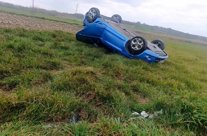 Pehlivanköy’de taralaya uçan otomobilin sürücüsü yaralandı
