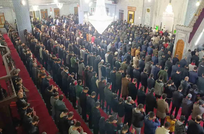 Peygamberler şehri Şanlıurfa’da Berat Kandili coşkusu
