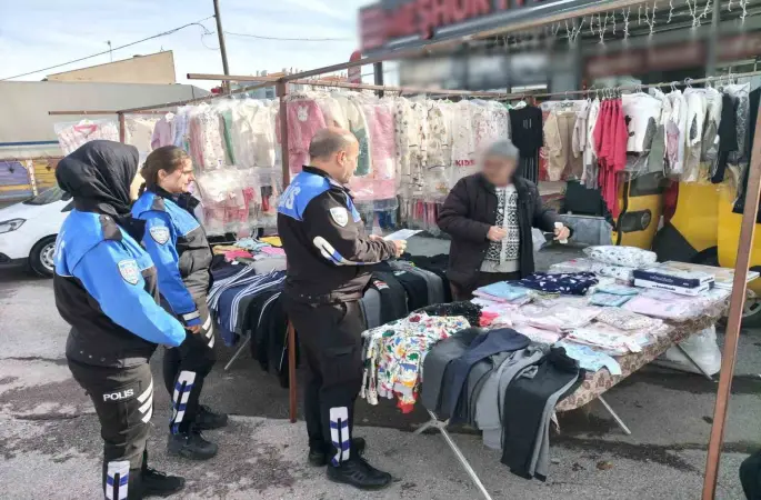 Polis dolandırıcılığa karşı vatandaşları broşür dağıtarak uyardı

