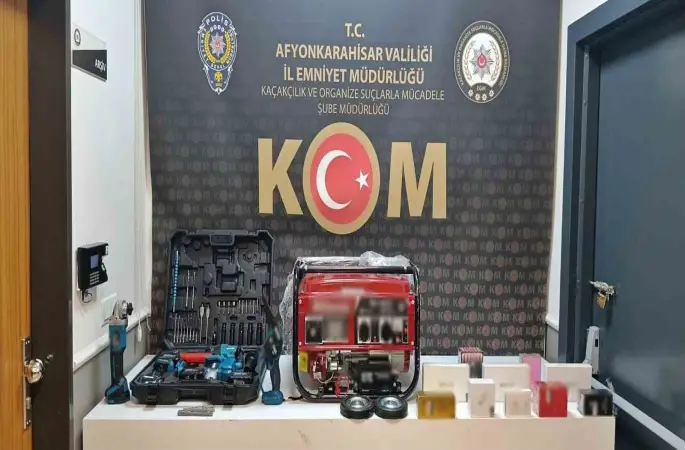 Polis kaçak parfüm ve elektronik malzeme ele geçirdi
