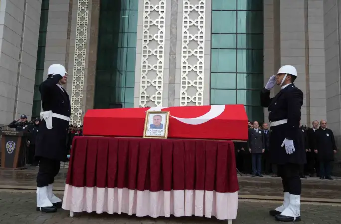 Polis memuru dualarla uğurlandı
