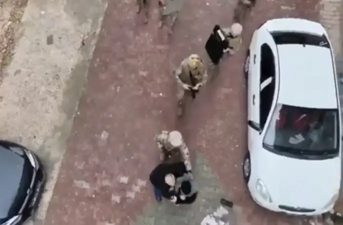 Polise silahla mukavemet gösteren şahıs özel harekat operasyonuyla yakalandı
