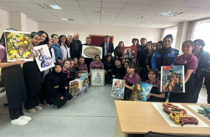 Polisten öğrencilere destek: Kâğıt rölyef kursu ziyaret edildi
