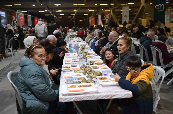 Ramazan’ın bereketi 1050 konutlar’da paylaşıldı
