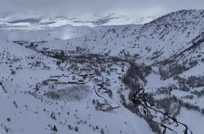 Refahiye’de nisan ayında kar sürprizi
