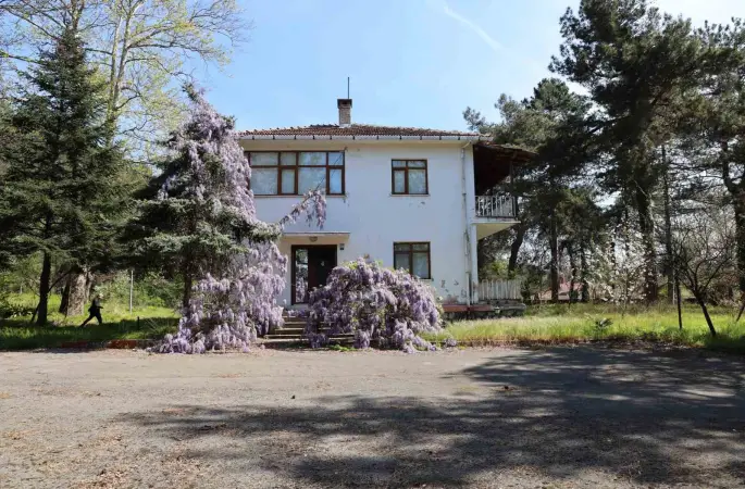 Rektör Özölçer, Teoman Duralı’nın Çocukluk Evinde İncelemelerde Bulundu
