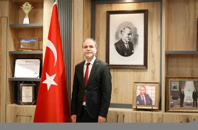 Rektör Uslu: "Ramazan Bayramı birlik ve beraberliğimizi güçlendiren özel günlerdendir"
