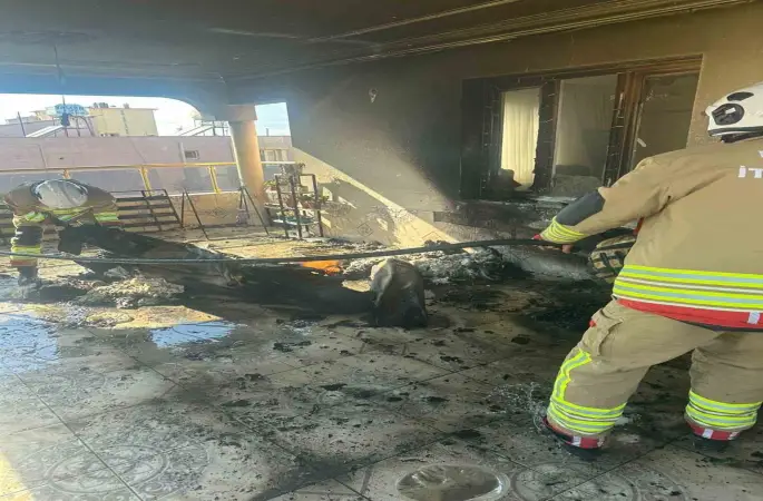 Reyhanlı’da evin balkonundan alevler yükseldi
