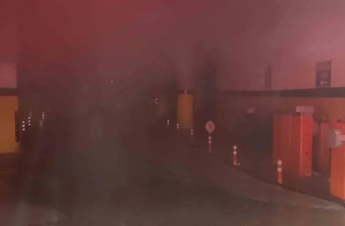 Rize kent meydanındaki otoparkta yangın paniği
