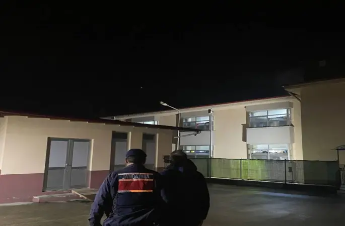 Rize’de 2 ayrı olayda aranan 2 kişi yakalanarak cezaevine gönderildi
