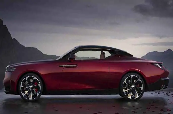 Rolls-Royce ilk Droptail Otomobilini tanıttı; ''La Rose Noire ' tanıtıldı 