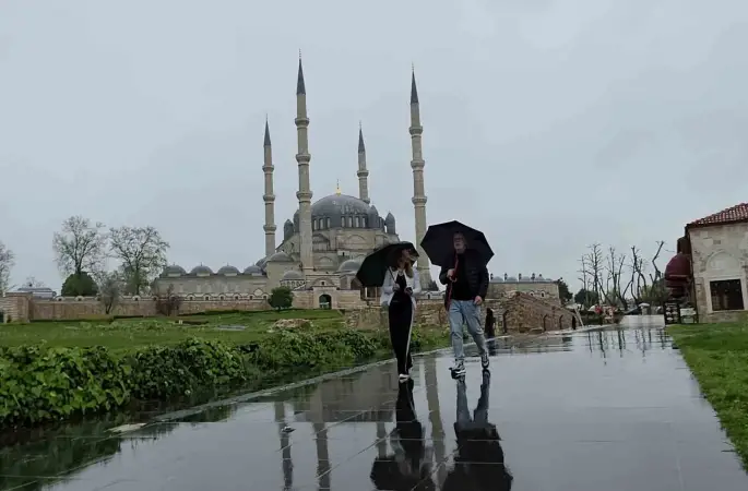 Sağanak yağış  başladı, kentte bereket vurgusu
