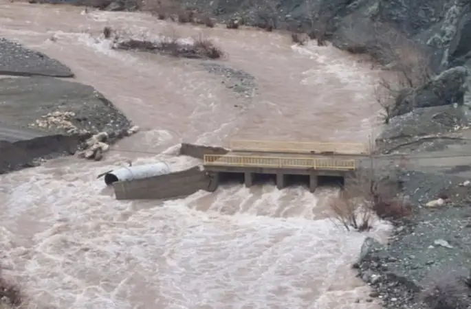 Sağanak yağış hayatı olumsuz etkiledi
