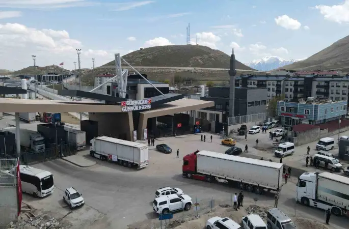 Sağlık Bakanlığı’ndan İran’a ikinci etap insani yardım amaçlı tıbbi malzeme gönderildi
