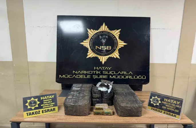 Sahile vuran çuvalın içinde 36 kilogram takoz esrar ele geçirildi
