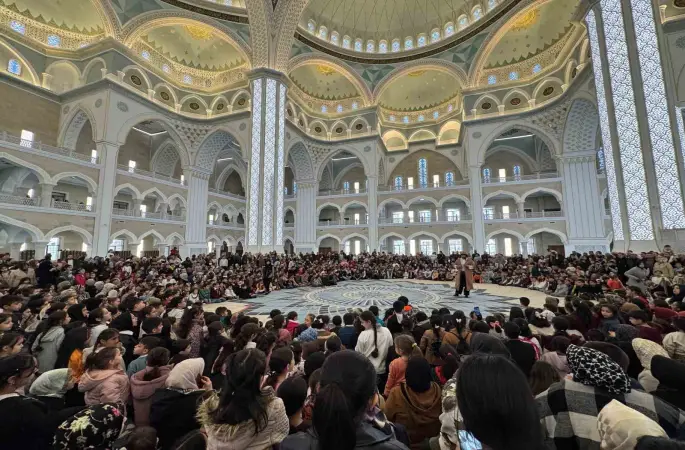 Şahinbey Millet Camii’nde çocuk sesleri
