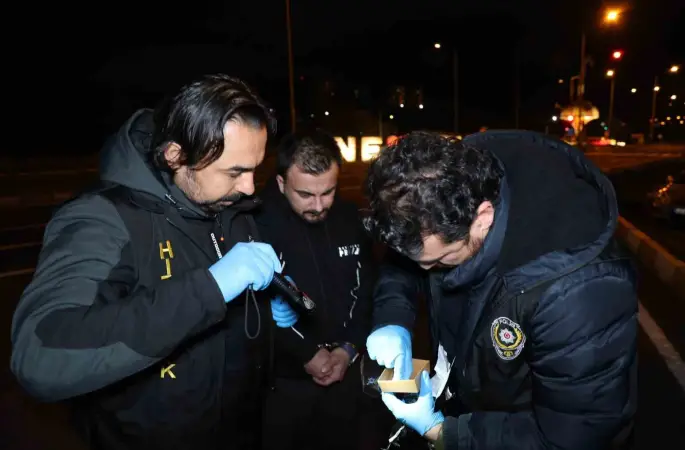 Sahte çeyrek altınla telefon vurgunu: 2 kişi tutuklandı
