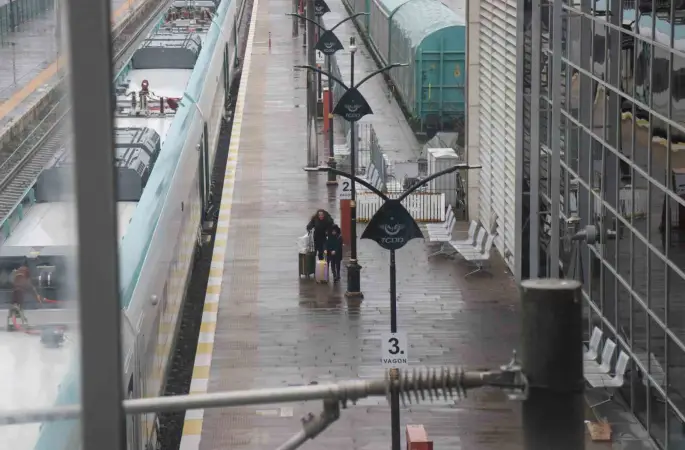 Sakarya’da tren istasyonu ve otogarda arife sakinliği
