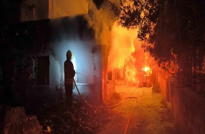 Samandağ’da metruk ev yangını
