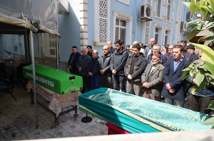 Samsun’da iki kardeş yan yana toprağa verildi
