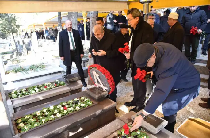 SANKO’nun kurucusu Sani Konukoğlu, mezarı başında anıldı
