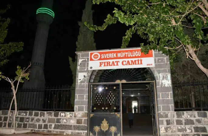 Şanlıurfa'da cami bahçesinde toprağa gömülü bebek bulundu