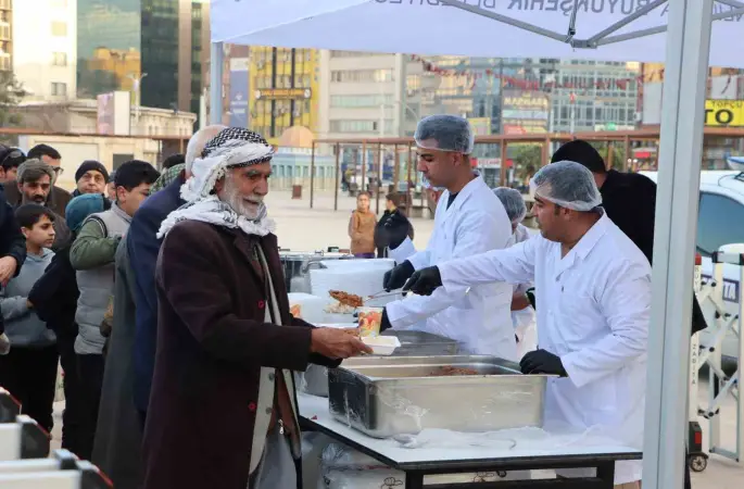 Şanlıurfa’da iftar çadırında ilk oruçlar açıldı
