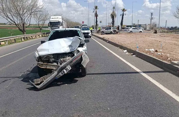 Şanlıurfa’da iki otomobil çarpıştı: 4 yaralı
