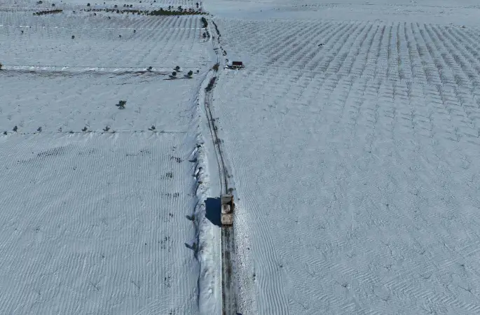 Şanlıurfa’da kapanan kırsal mahalle yolları iş makineleri ile açılıyor
