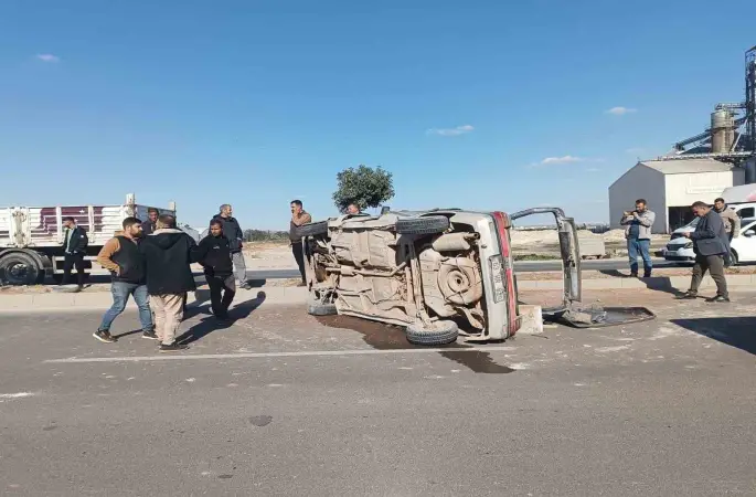 Şanlıurfa’da otomobil devrildi: 3 yaralı
