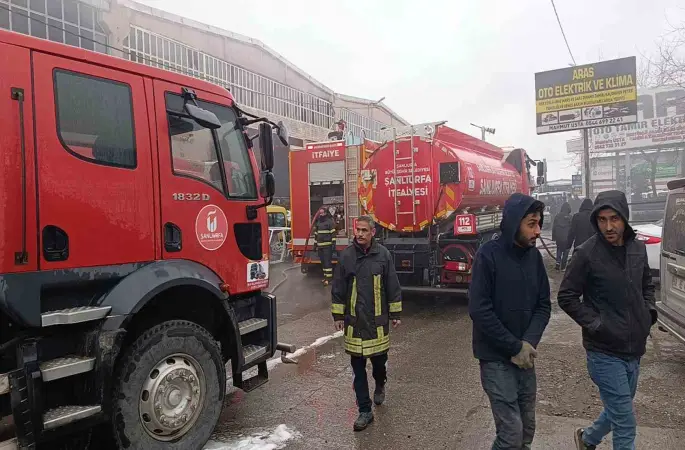 Şanlıurfa’da otomotiv deposunda korkutan yangın
