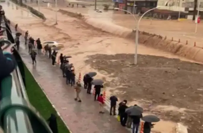 Selin vurduğu Şanlıurfa’da okullar tatil edildi, kamu personeline izin verildi