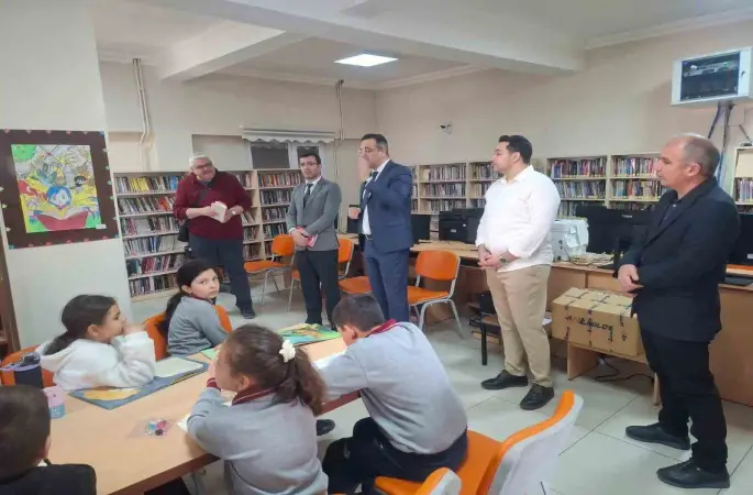Sarıgöl’de Kütüphane Haftası’nda öğrencilerle kitap okudular
